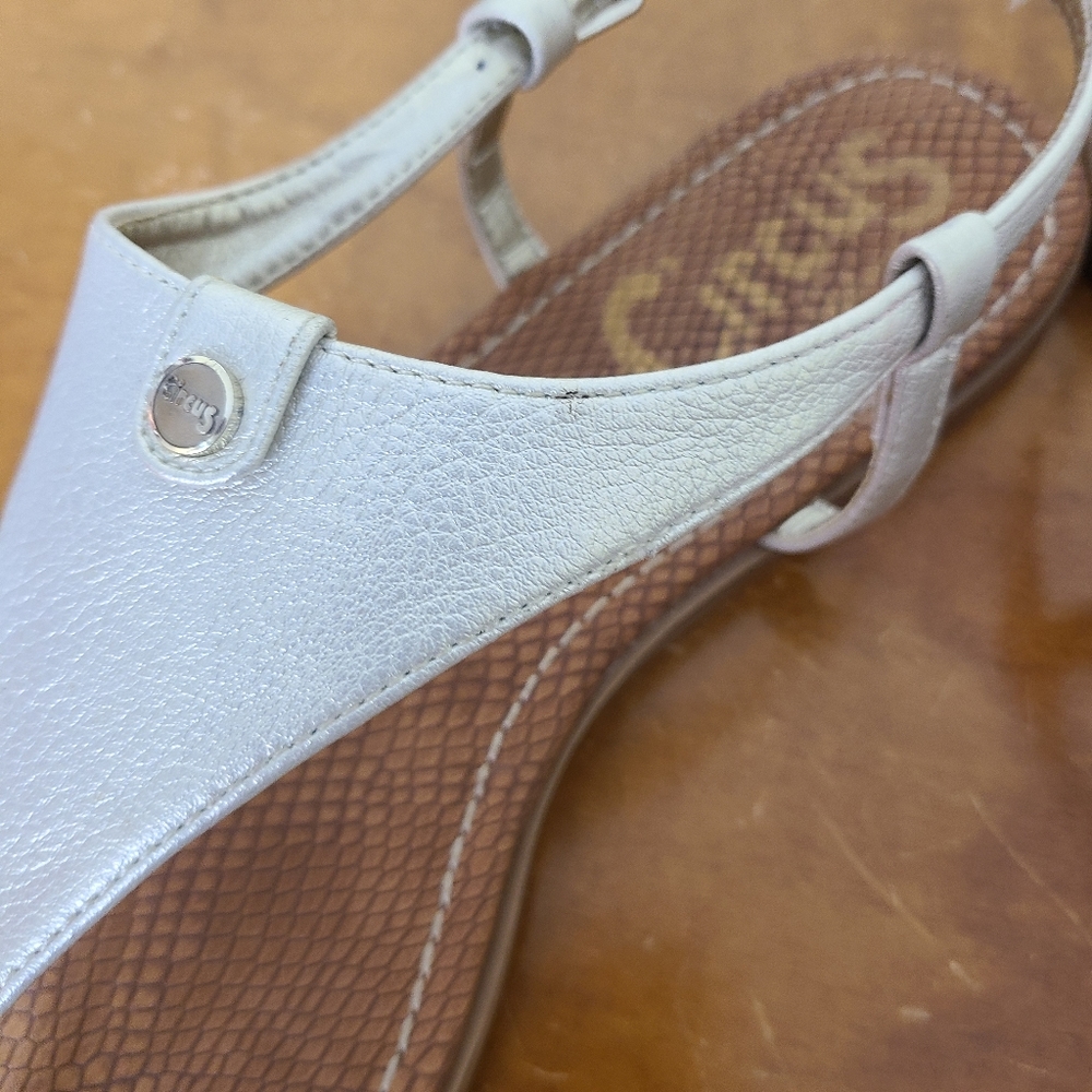 Sam Edelman Circus Gold Cassandra Thong Sandal - Picture 6 of 8